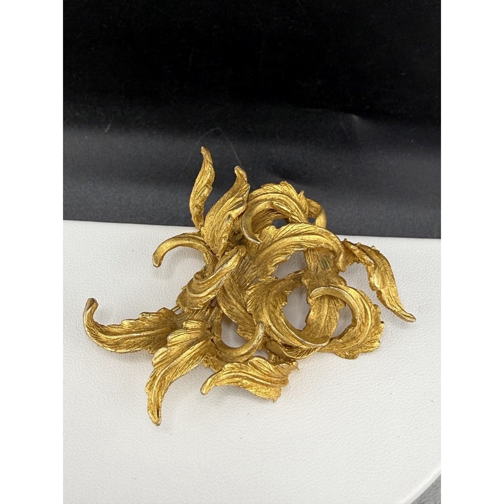 Vintage HAR Brooch Gold‎ Tone Signed Curled